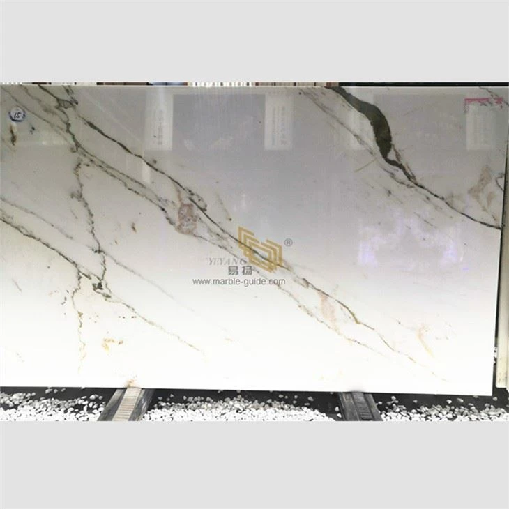 Carrara kuldsed marmorplaadid projektide jaoks